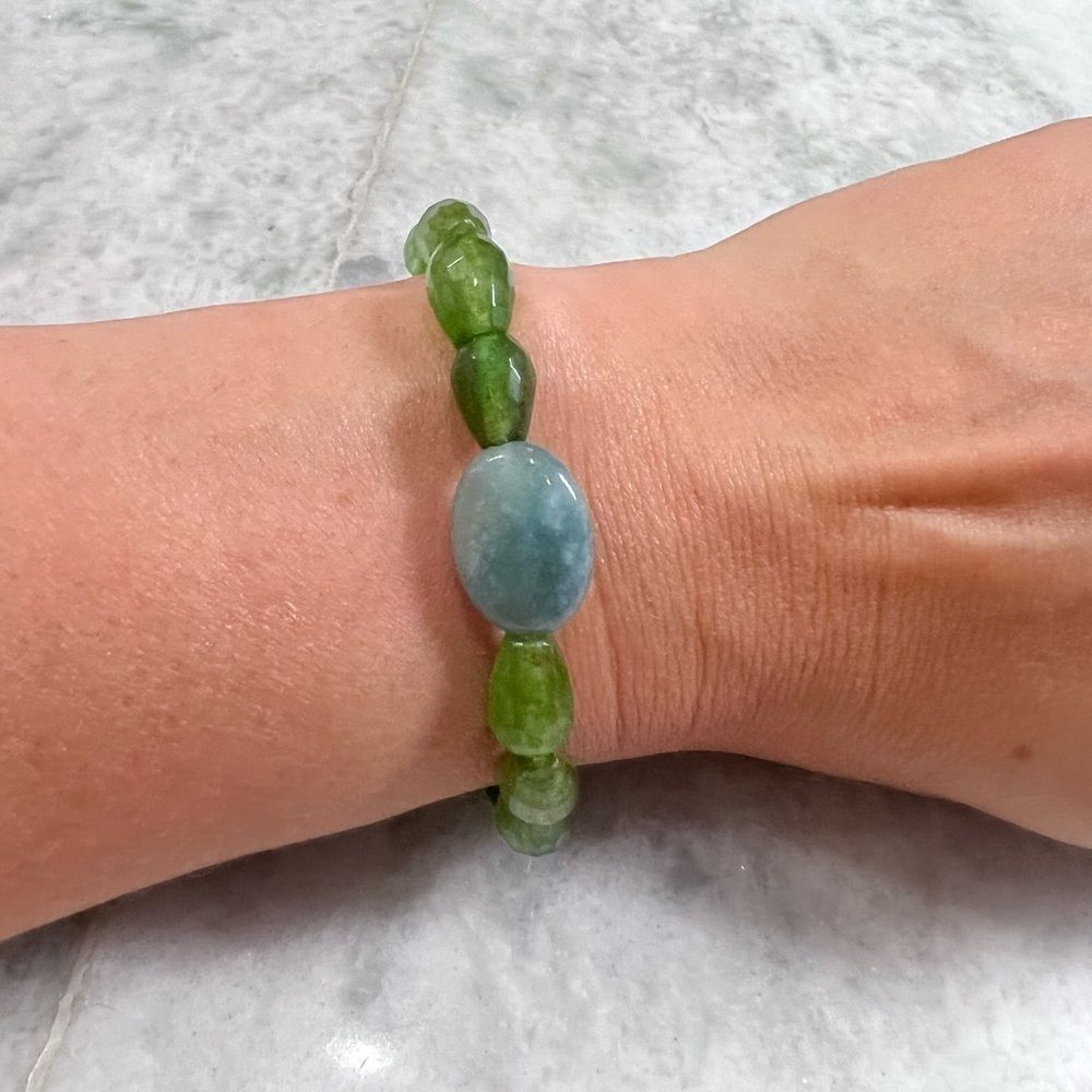 Green and blue elastic bead bracelet